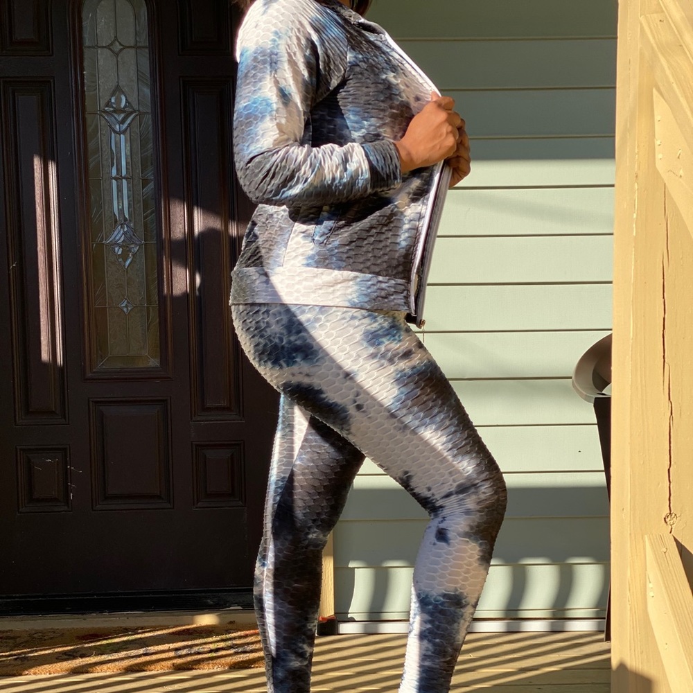 3 Piece Tye dye Set  Model wearing Small - Picture 3 of 4